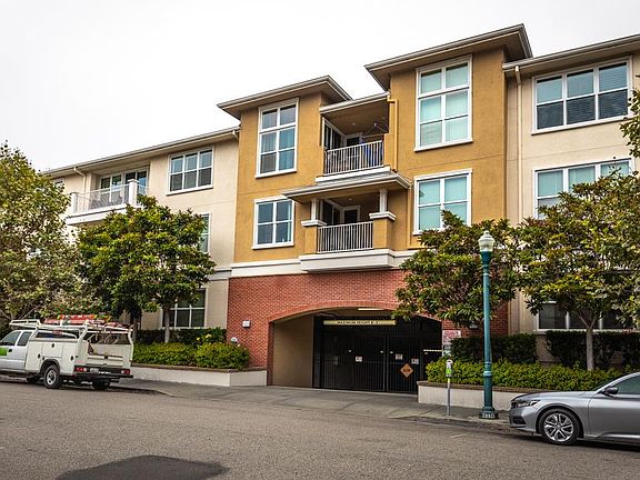 2nd image of 2030 N Pacific Ave Unit 230