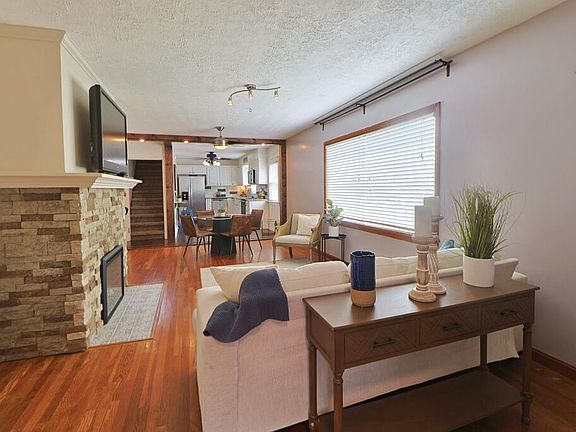 2nd image of 2020 Grandview Ave