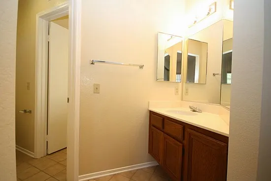 1833 Avenida Segovia — Photo 2