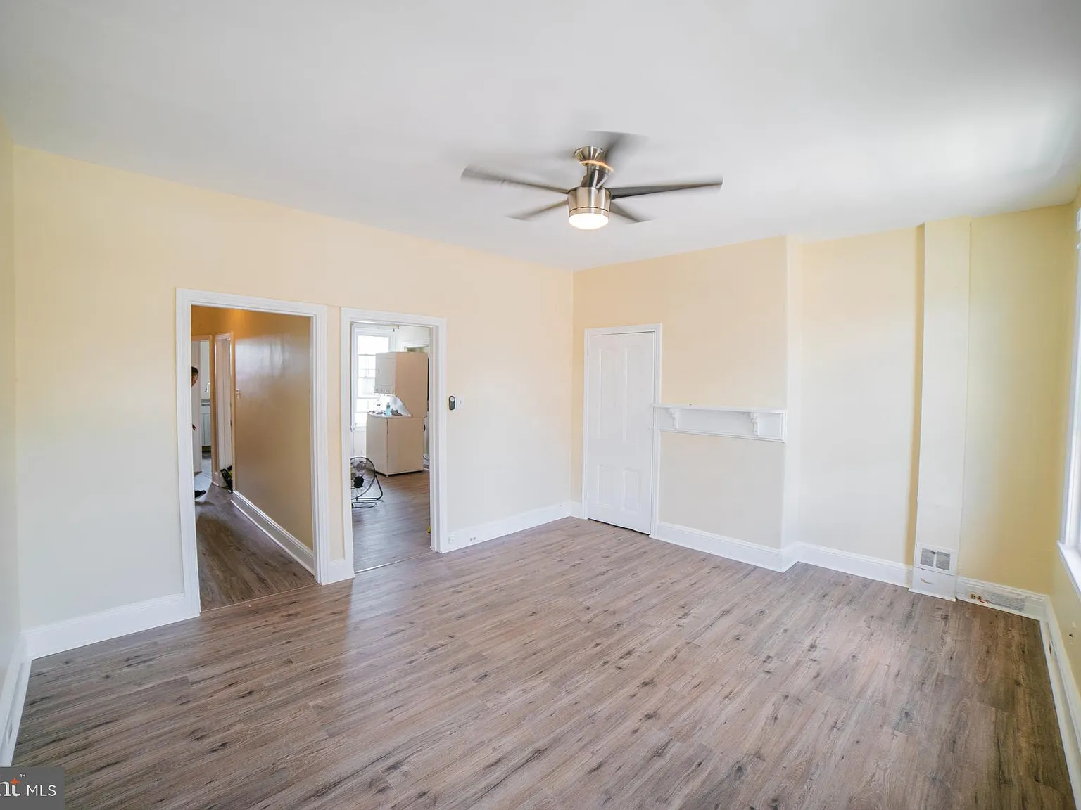 2 bed, 1000 sqft, $1,400 — Photo 2