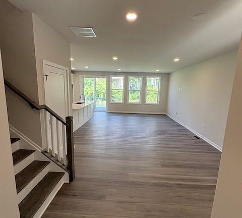 4th image of 46 Grayson Ln