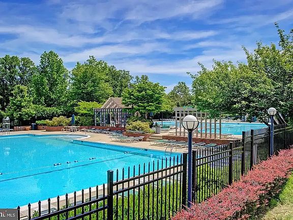 5th image of 5818 Inman Park Cir #910