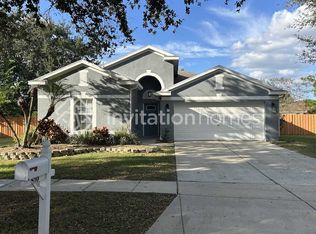 810 Coade Stone Dr, Seffner, FL 33584