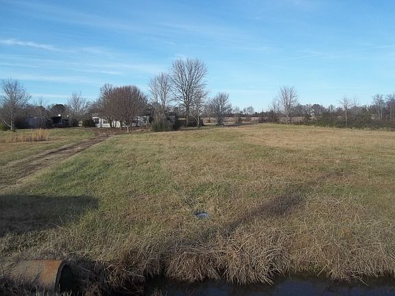 2nd image of 3235 Charity Ln