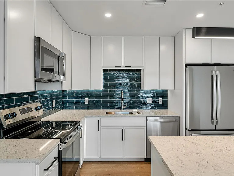 Bank Street Apartments at Burlington Square — Photo 17