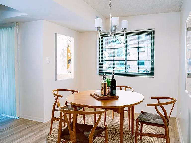 La Maison Apartments — Photo 11