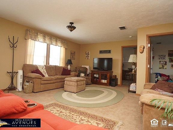 3rd image of 988 County Road I