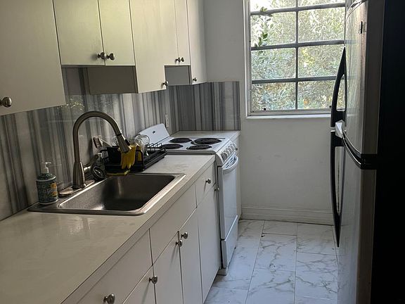 3rd image of 610 8th St #106