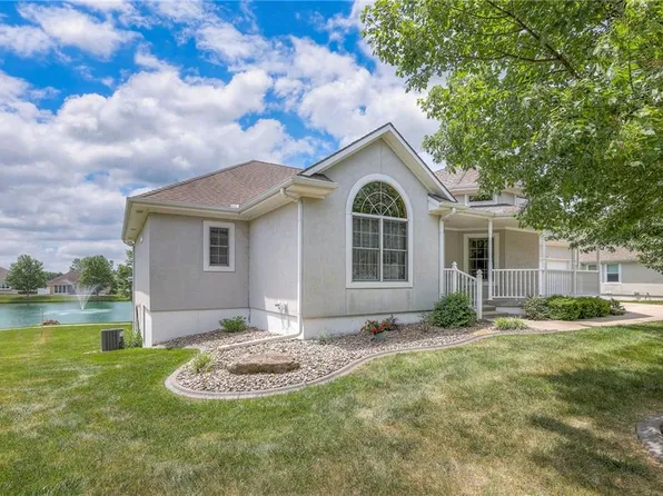 11217 Hamilton Dr, Peculiar, MO 64078