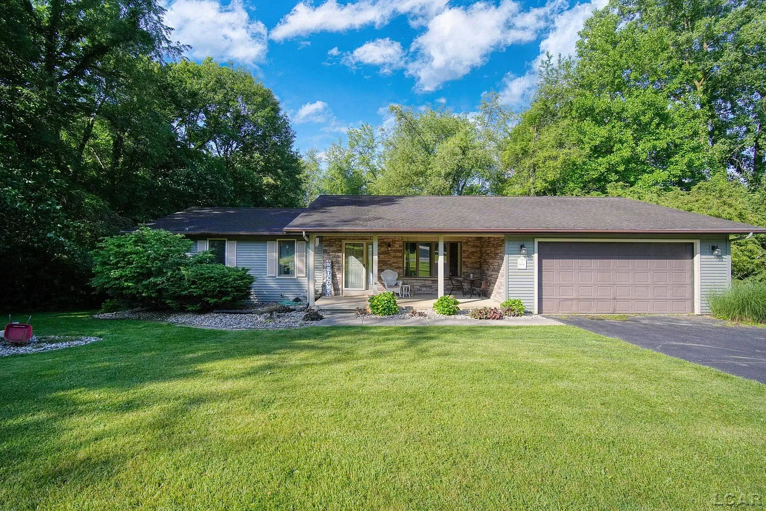 3290 Thornhill Dr photo 1