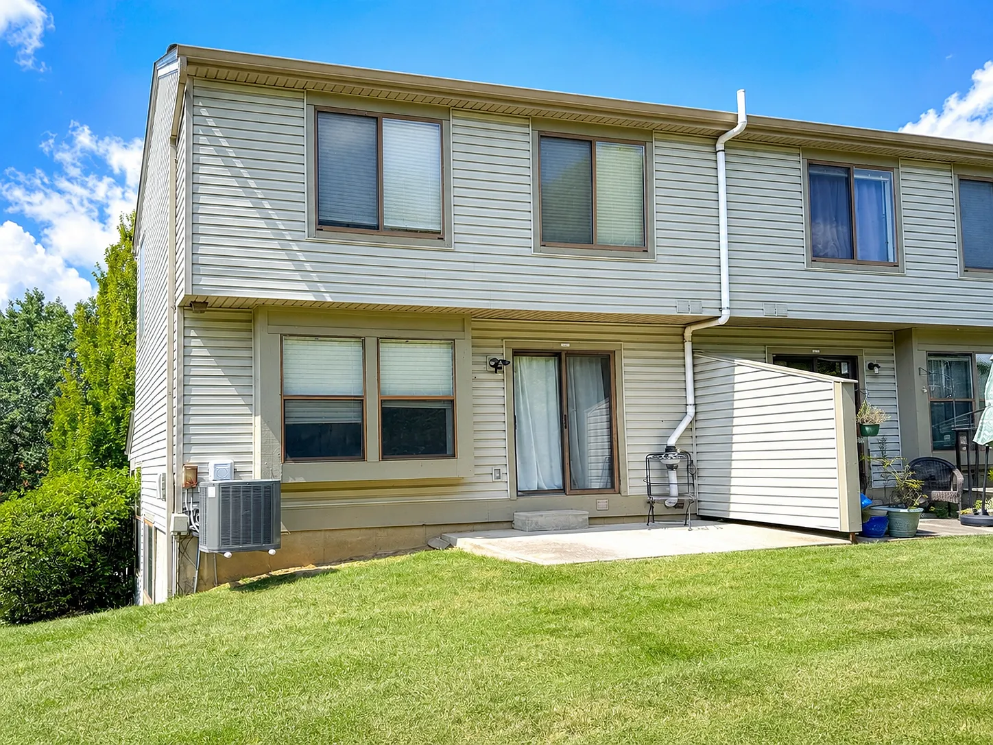 2 bed, 1335 sqft, $2,400 — Photo 3