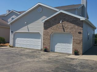 420 Autumn Dr APT B, Delavan, WI 53115