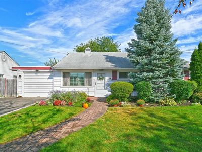 18 Eldorado Boulevard, Plainview, NY, 11803