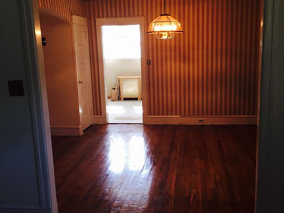 3rd image of 3224 Plumstead Ave