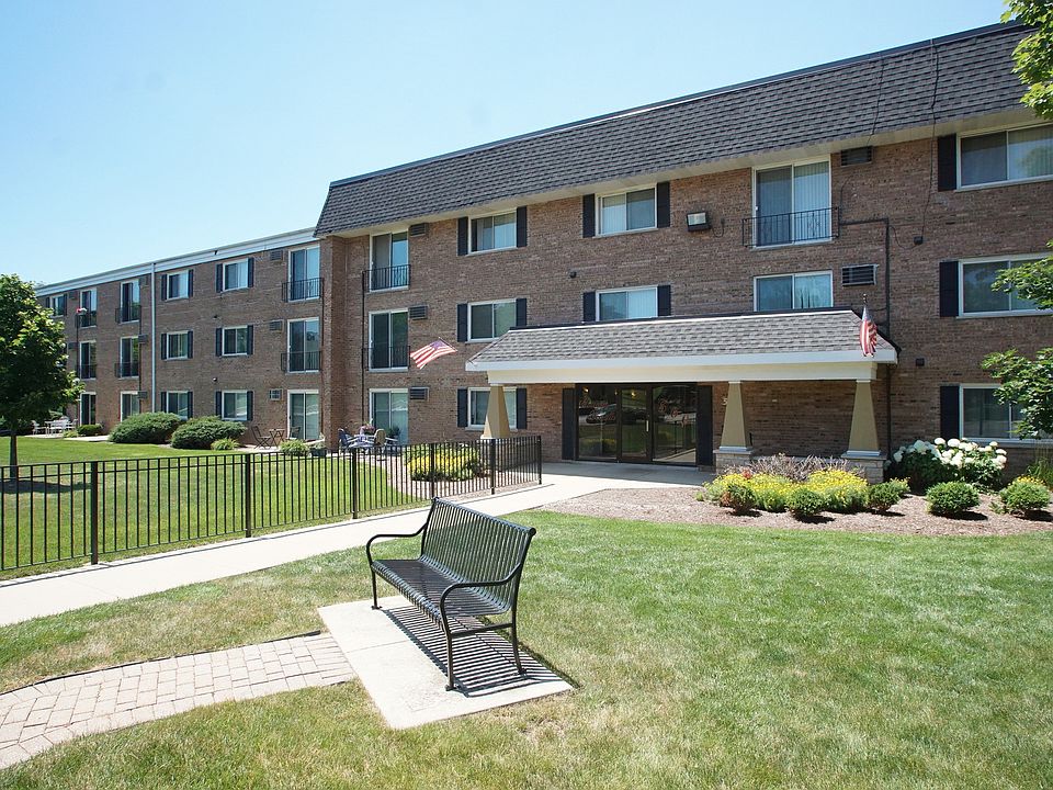 1st image of 560 Lawrence Ave APT 108