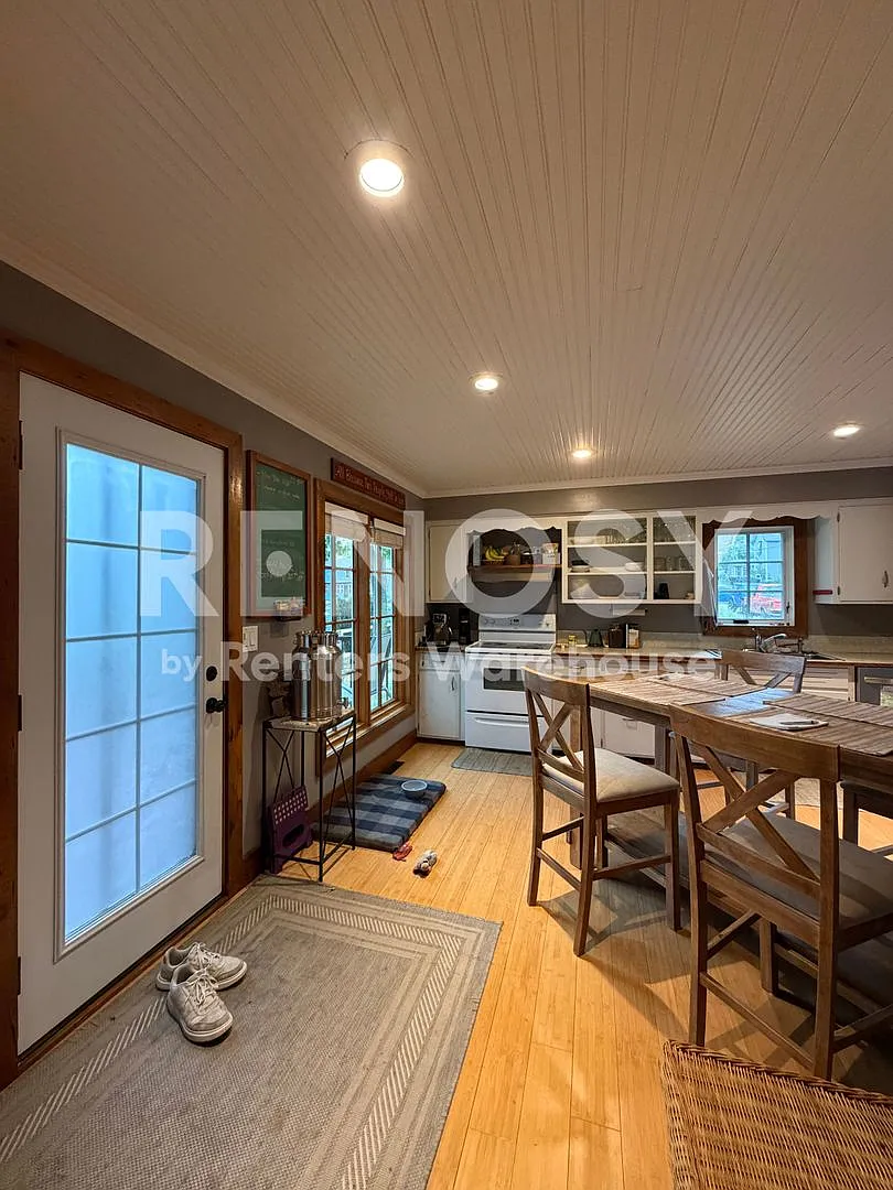 Available October 15th 3 Bedroom 1 Bath Single Family Home in Jordan — Photo 3