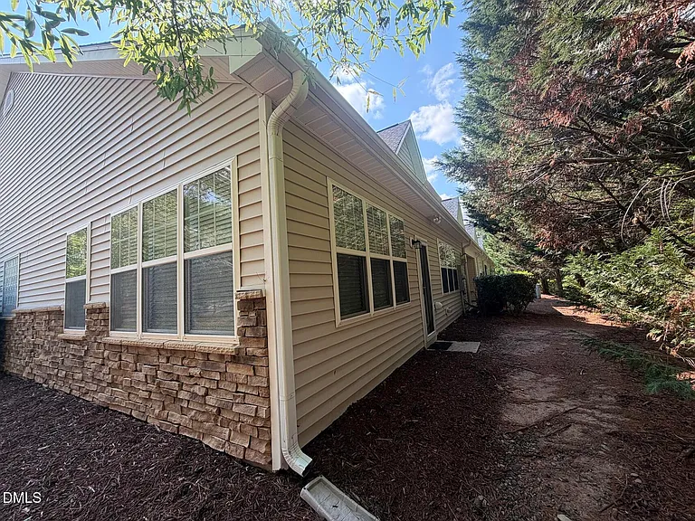 204 Plank Bridge Way — Photo 10