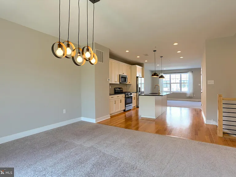 320 Walnut St — Photo 7