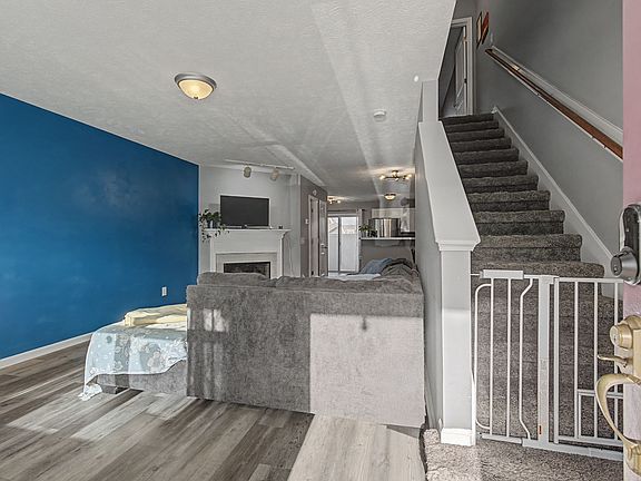 5th image of 580 Bradburn Village Cir