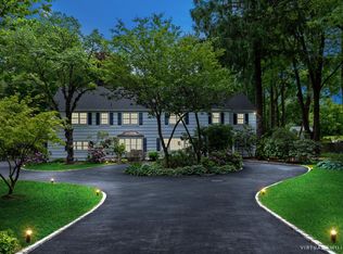 206 Piping Rock Rd, Locust Valley, NY 11560