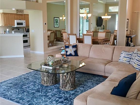 4th image of 695 Silk Oak Dr