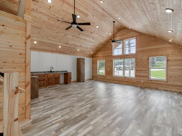 1025 E Lake Ave, Celina, TN 38551