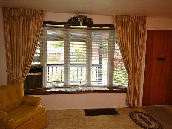 4th image of 227 Woodridge Dr