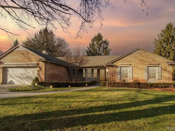 21408 Parklane St, Farmington, MI 48335