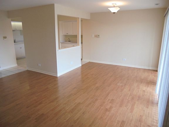 3rd image of 4716 W 106th Pl APT 3A