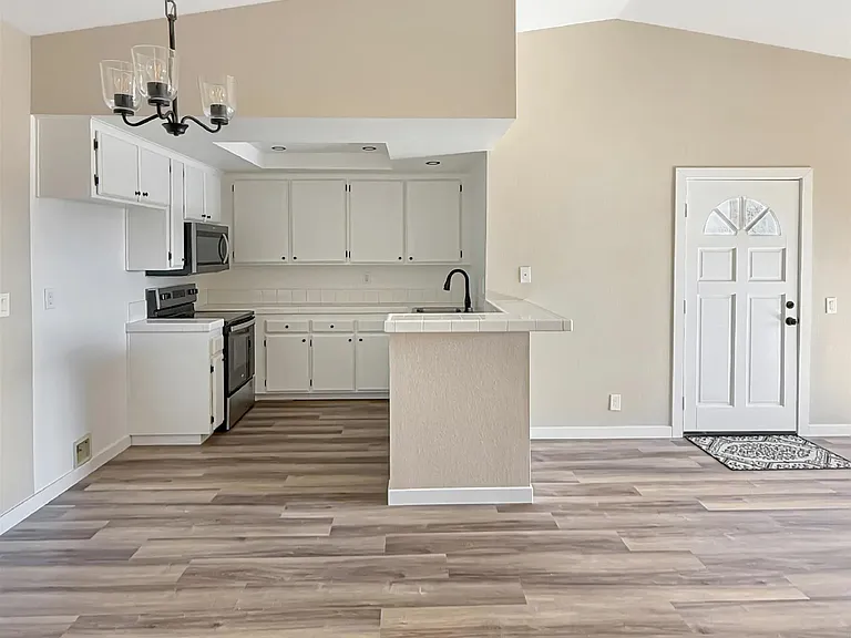 2425 Cranston Dr — Photo 27