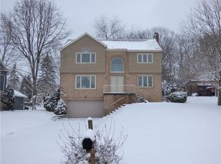 905 Shadypark Ct, Oakdale, PA 15071