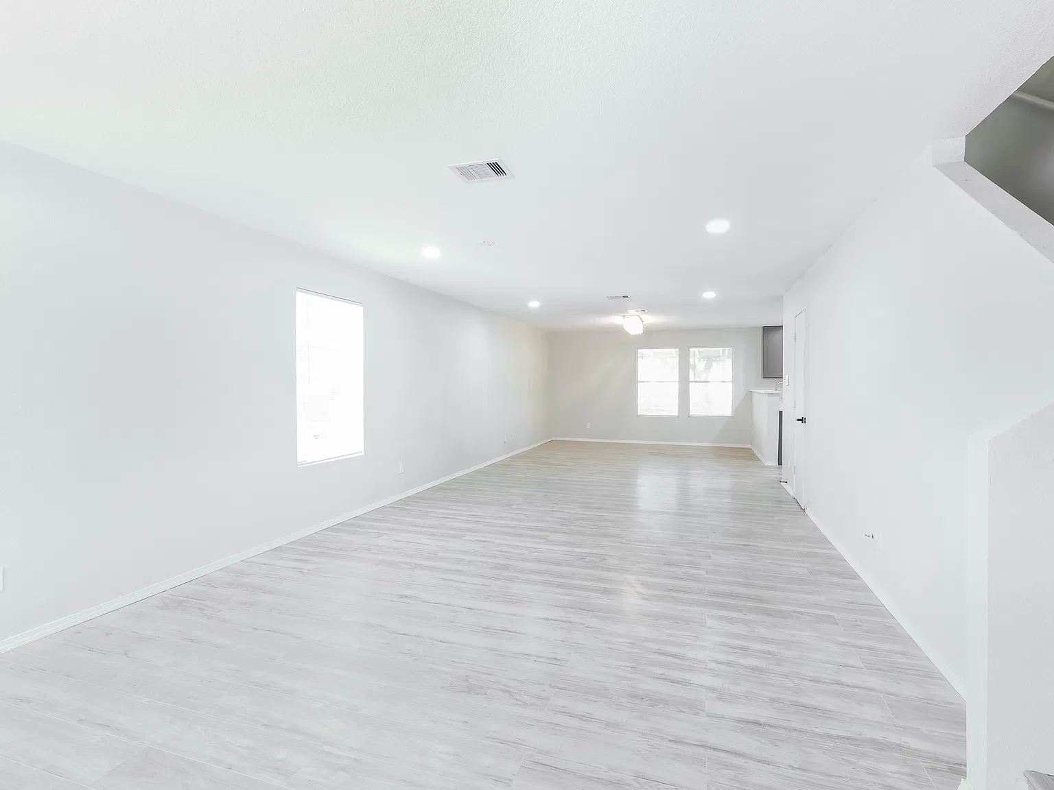 4 bed, 2.5 bath, 2060 sqft, $2,150 — Photo 4