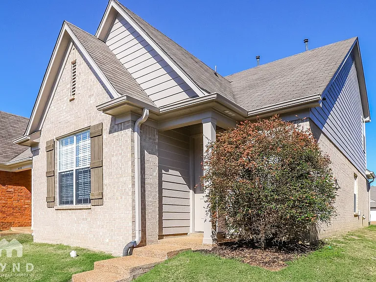 10182 Sterling Ridge Dr — Photo 2