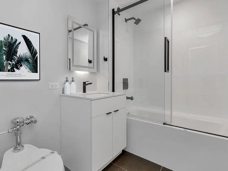 430 Davis Ct — Photo 3