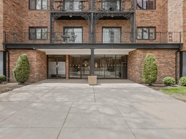 434 Clinton Pl APT 306, River Forest, IL 60305