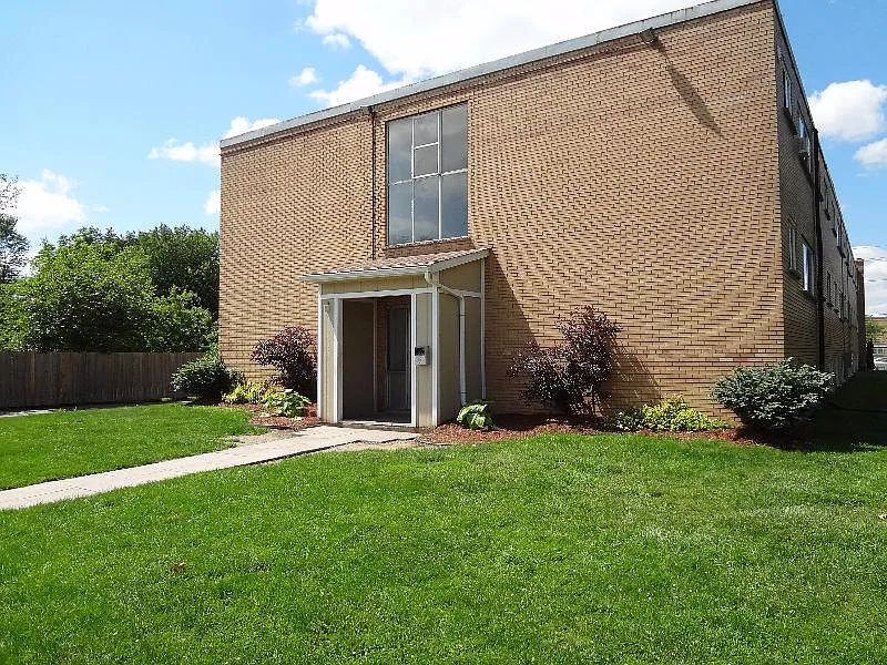 908 Devonshire Ave