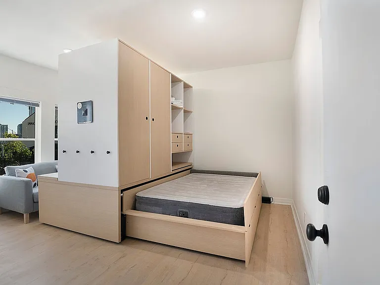 8th Street Studios Near Downtown Los Angeles Move-In Special — Photo 31