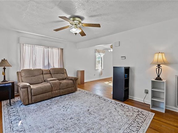 2nd image of 123 N 6th St