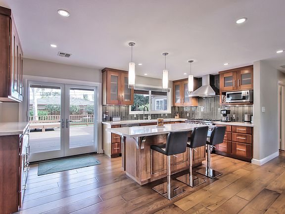 5th image of 3217 Garnet Dr