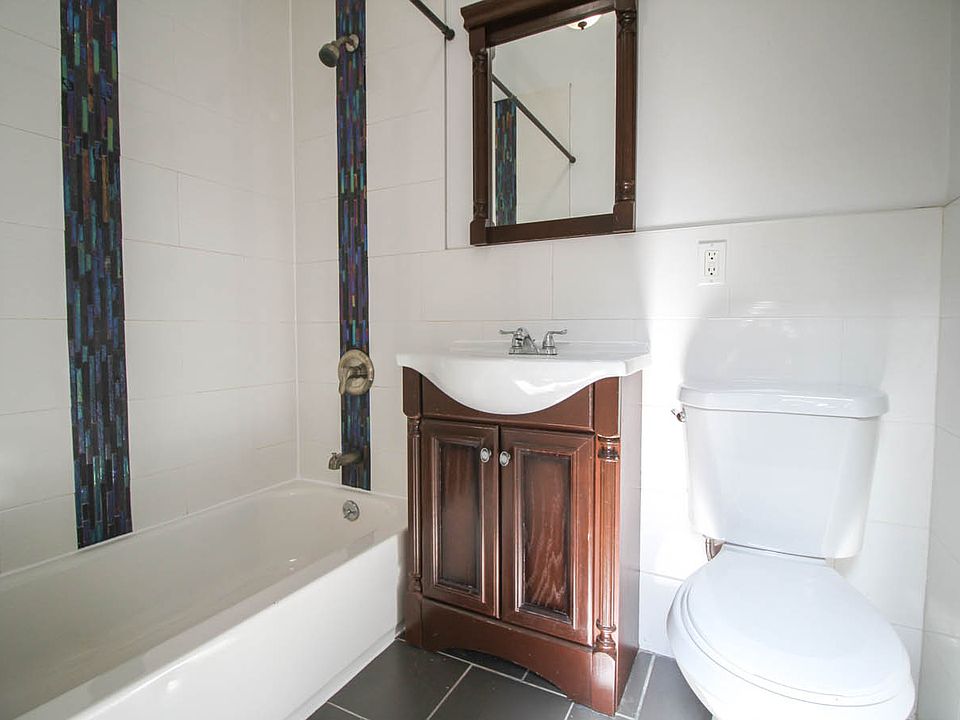 2nd image of 1131 Decatur St #3B