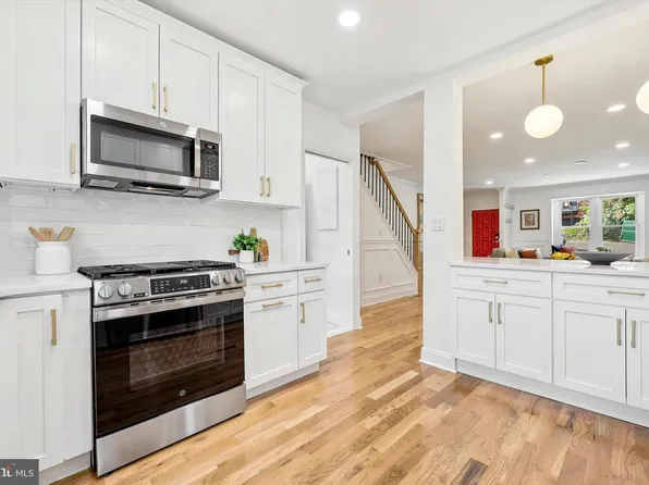 238 Kalos St, Philadelphia, PA 19128
