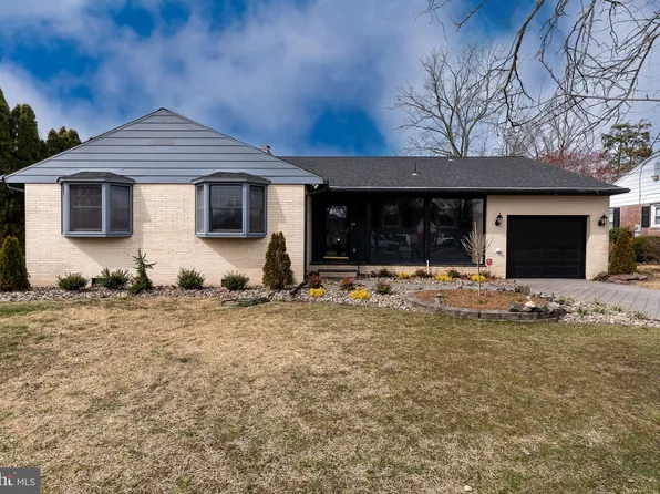 82 Sycamore Ln, Vineland, NJ 08361