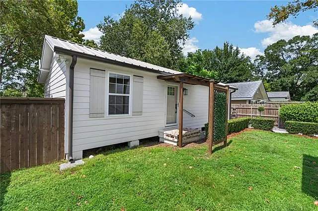 2 bed, 2.0 bath, 800 sqft, $2,100 — Photo 2