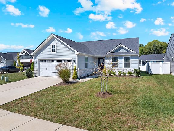 4th image of 810 Rae Dr