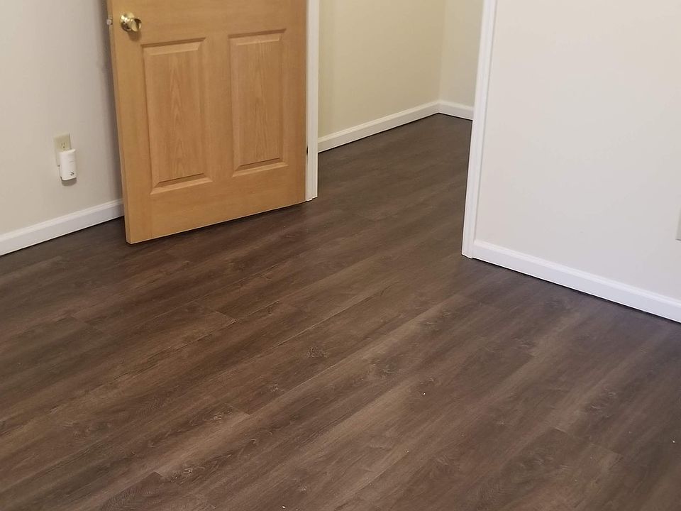 Large 2nd Bedroom W/ Large Walk in Closet.