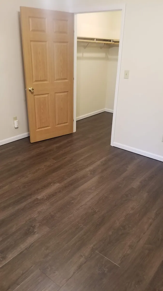 Large 2nd Bedroom W/ Large Walk in Closet. - 1-100 Verbeck Ln #8