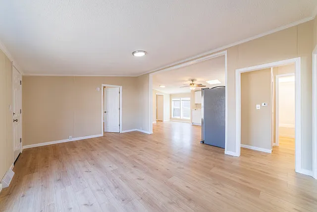 285 Park Ln — Photo 2