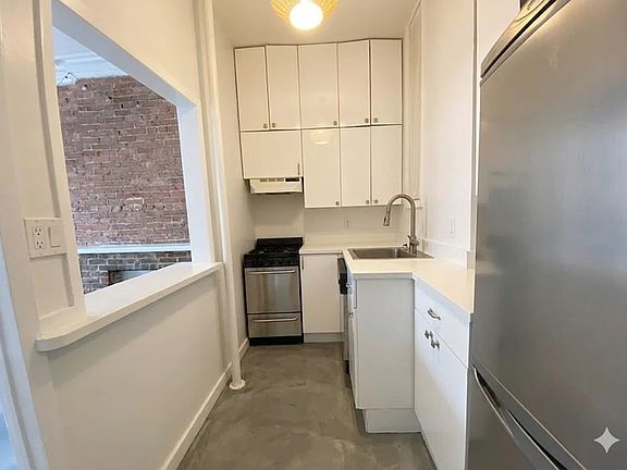 4th image of 447 W 22nd St APT 3