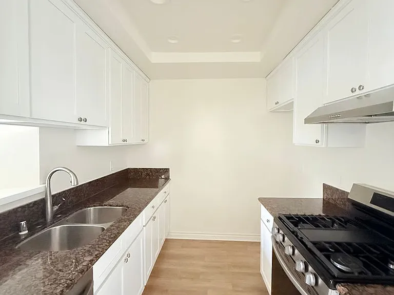 Perfectly situated 2 bedroom and 2 bathroom ! — Photo 20