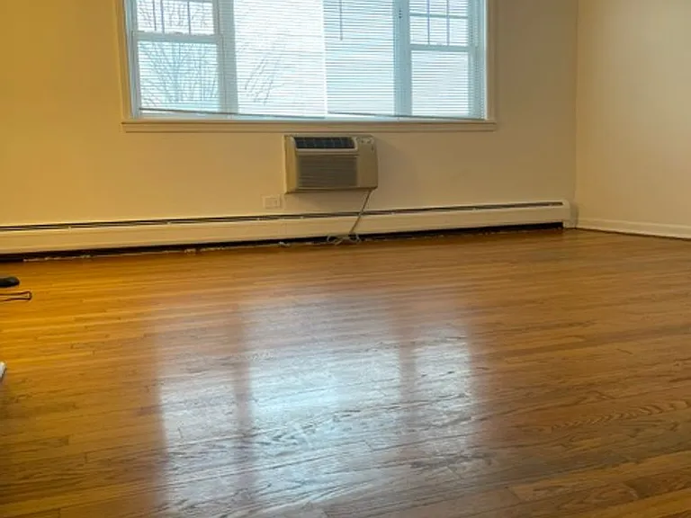 10354 Michael Todd Ter — Photo 2